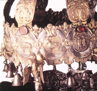 Torah Crown Detail